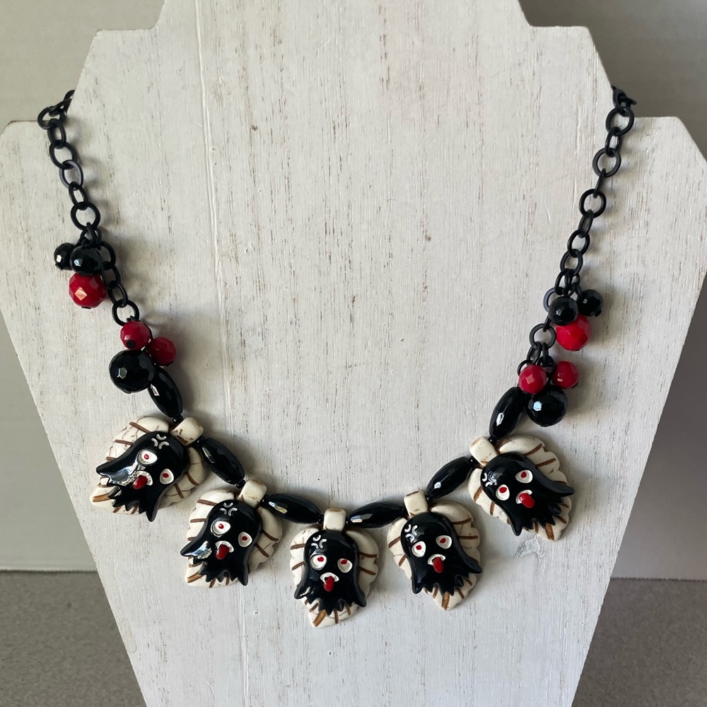 🎃Fun Halloween Ghost Necklace! 👻